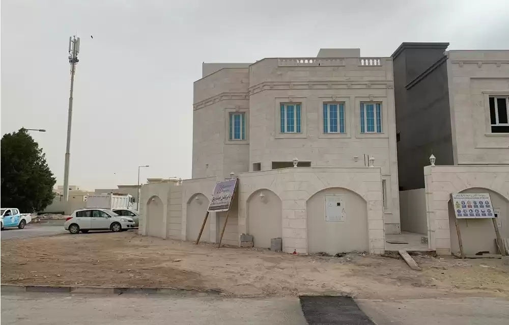 Residential Ready Property 6+maid Bedrooms U/F Standalone Villa  for sale in Al Sadd , Doha #7693 - 1  image 